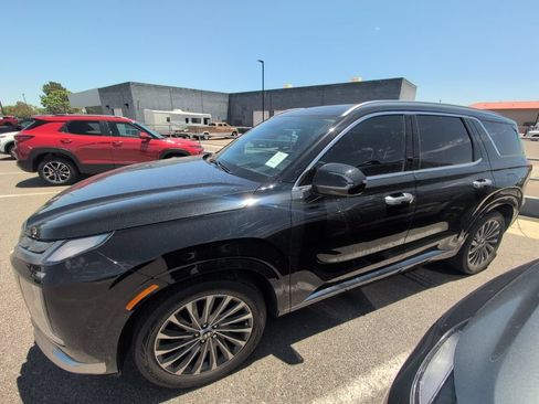 Used 2024 Hyundai Palisade Calligraphy AWD/4WD image 2