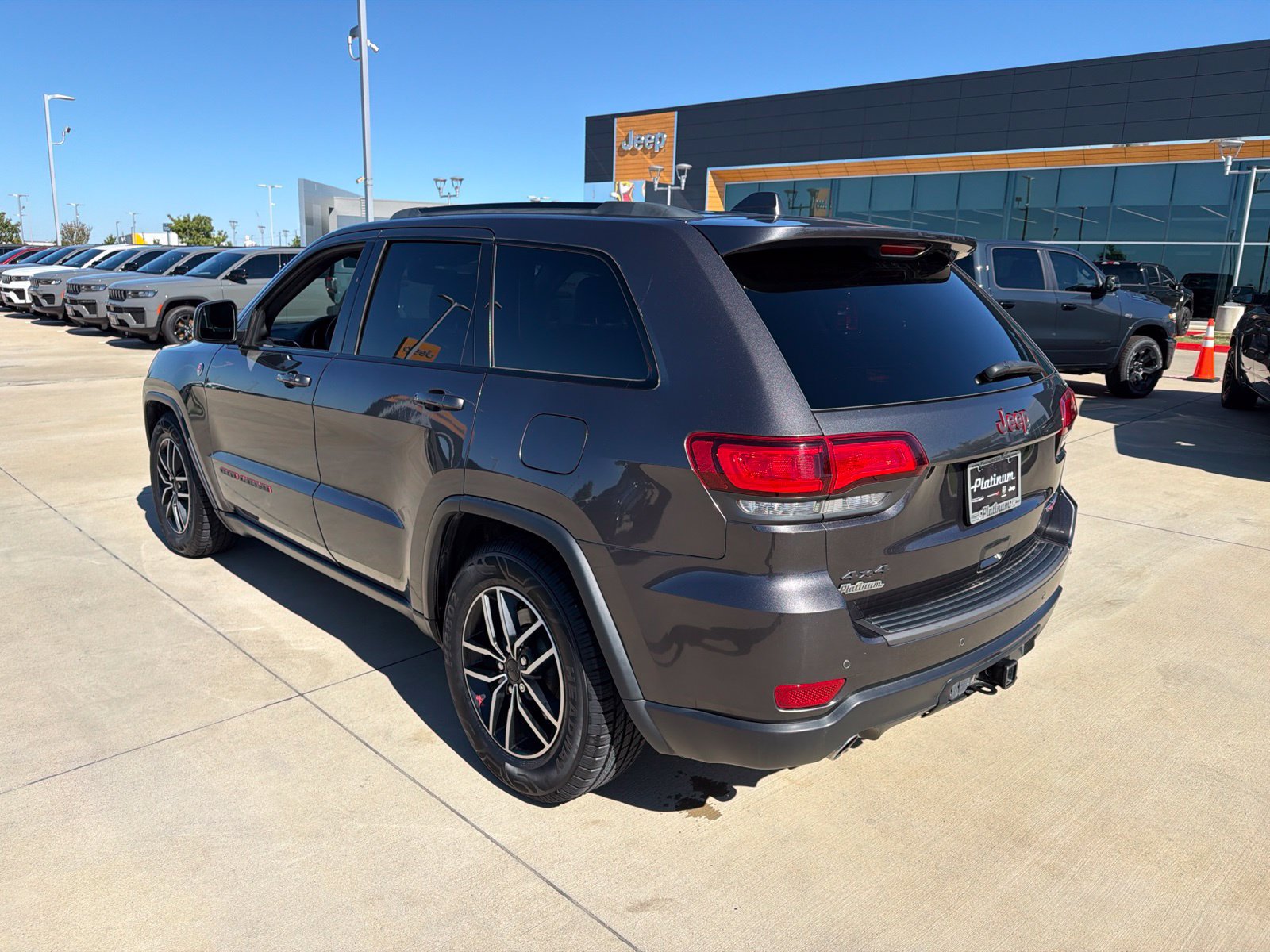 Used 2020 Jeep Grand Cherokee Trailhawk w/ Trailhawk Luxury Group AWD/4WD image 3