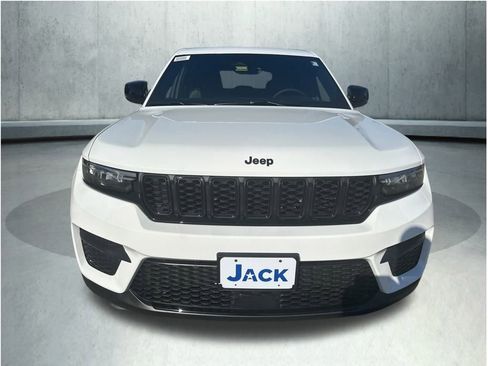 New 2025 Jeep Grand Cherokee Altitude w/ Trailer Tow Package image 9