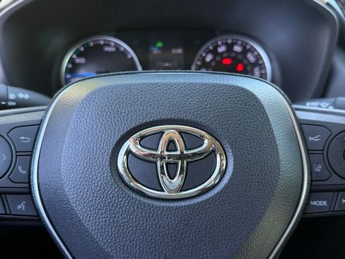 Used 2021 Toyota RAV4 XLE Premium AWD/4WD image 29