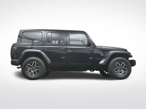 Used 2025 Jeep Wrangler Unlimited Sahara AWD/4WD image 35