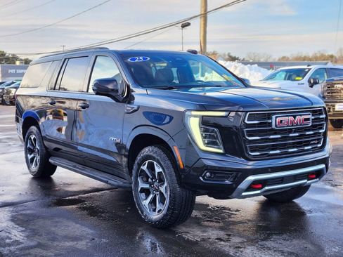 Used 2025 GMC Yukon XL AT4 image 7