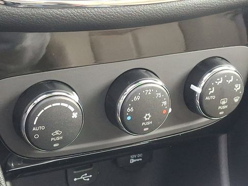 Used 2013 Chrysler 200 Limited w/ Sun/Sound Group image 16