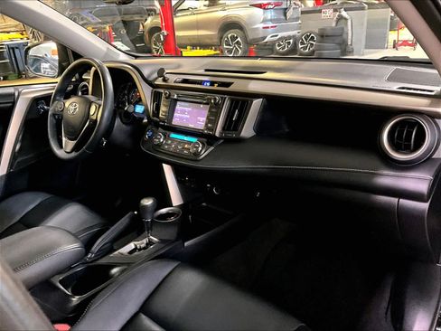 Used 2014 Toyota RAV4 Limited w/ Technology Package image 14