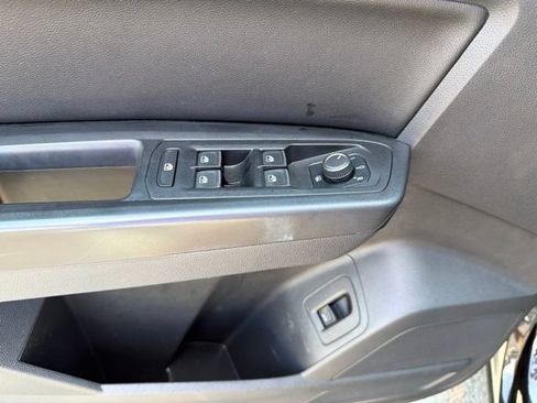Used 2019 Volkswagen Atlas SE FWD image 12