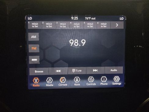 Used 2019 Jeep Cherokee Limited FWD image 25