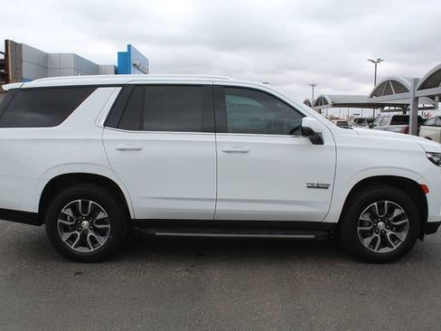 Used 2022 Chevrolet Tahoe LT w/ Luxury Package AWD/4WD image 2