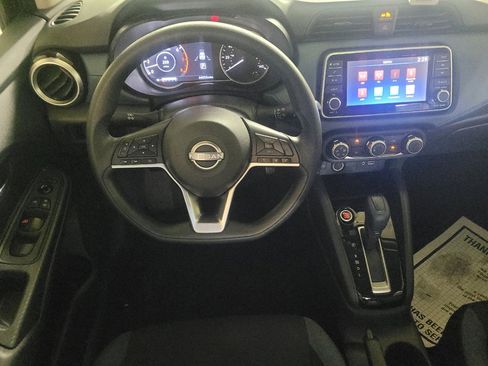 Used 2025 Nissan Versa SV FWD image 22