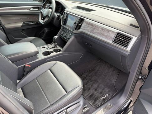 Used 2021 Volkswagen Atlas Cross Sport SE w/ Panoramic Sunroof Package FWD image 31