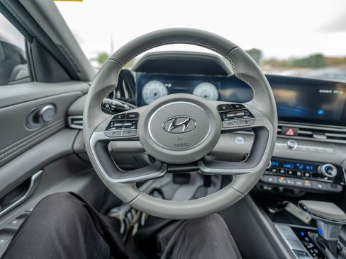 Certified 2023 Hyundai Elantra SEL w/ Convenience Package image 17