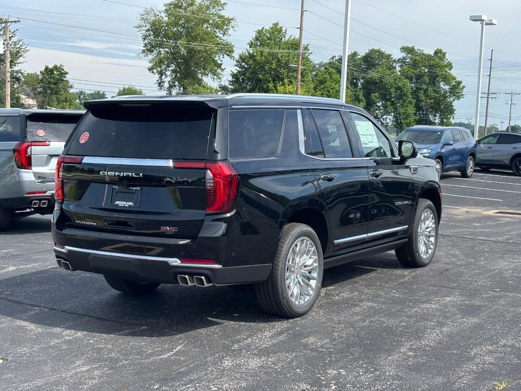 New 2026 GMC Yukon Denali w/ Denali Reserve Package AWD/4WD image 3
