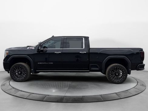 Used 2022 GMC Sierra 2500 Denali w/ Denali Black Diamond Edition AWD/4WD image 3
