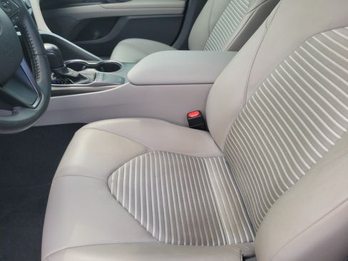 Used 2023 Toyota Camry SE FWD image 18