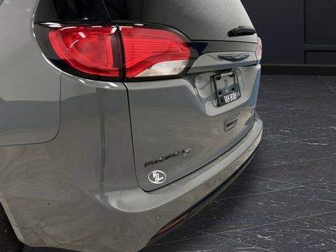 Used 2020 Chrysler Pacifica Limited w/ Advanced Safetytec Group image 36