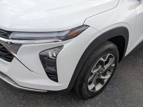 Used 2025 Chevrolet Trax LT w/ LT Convenience Package image 11