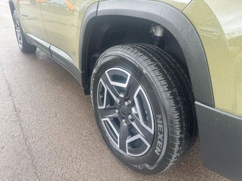 Used 2026 Jeep Cherokee Laredo image 10