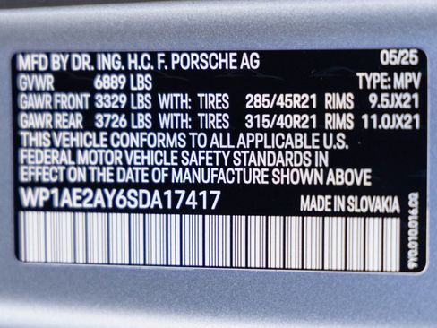 Certified 2025 Porsche Cayenne Base image 39