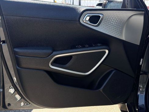 Certified 2022 Kia Soul LX w/ Technology Package image 14