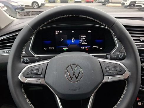 Certified 2023 Volkswagen Tiguan SE w/ Panoramic Sunroof Package AWD/4WD image 24