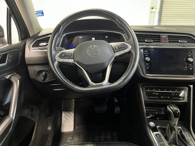 Used 2024 Volkswagen Tiguan SE AWD/4WD image 21