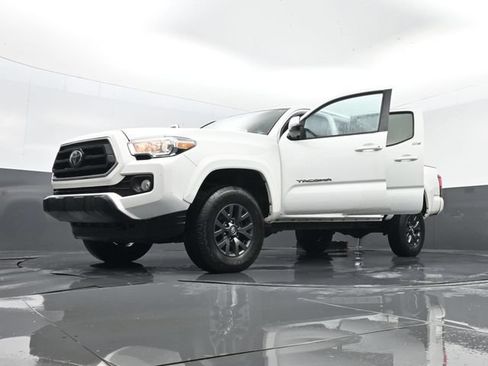 Used 2022 Toyota Tacoma SR5 w/ Technology Package AWD/4WD image 30