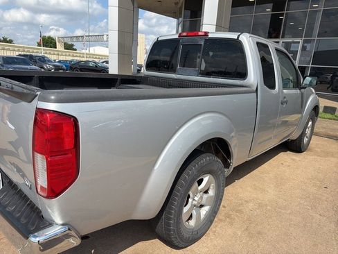 Used 2014 Nissan Frontier SV RWD image 4