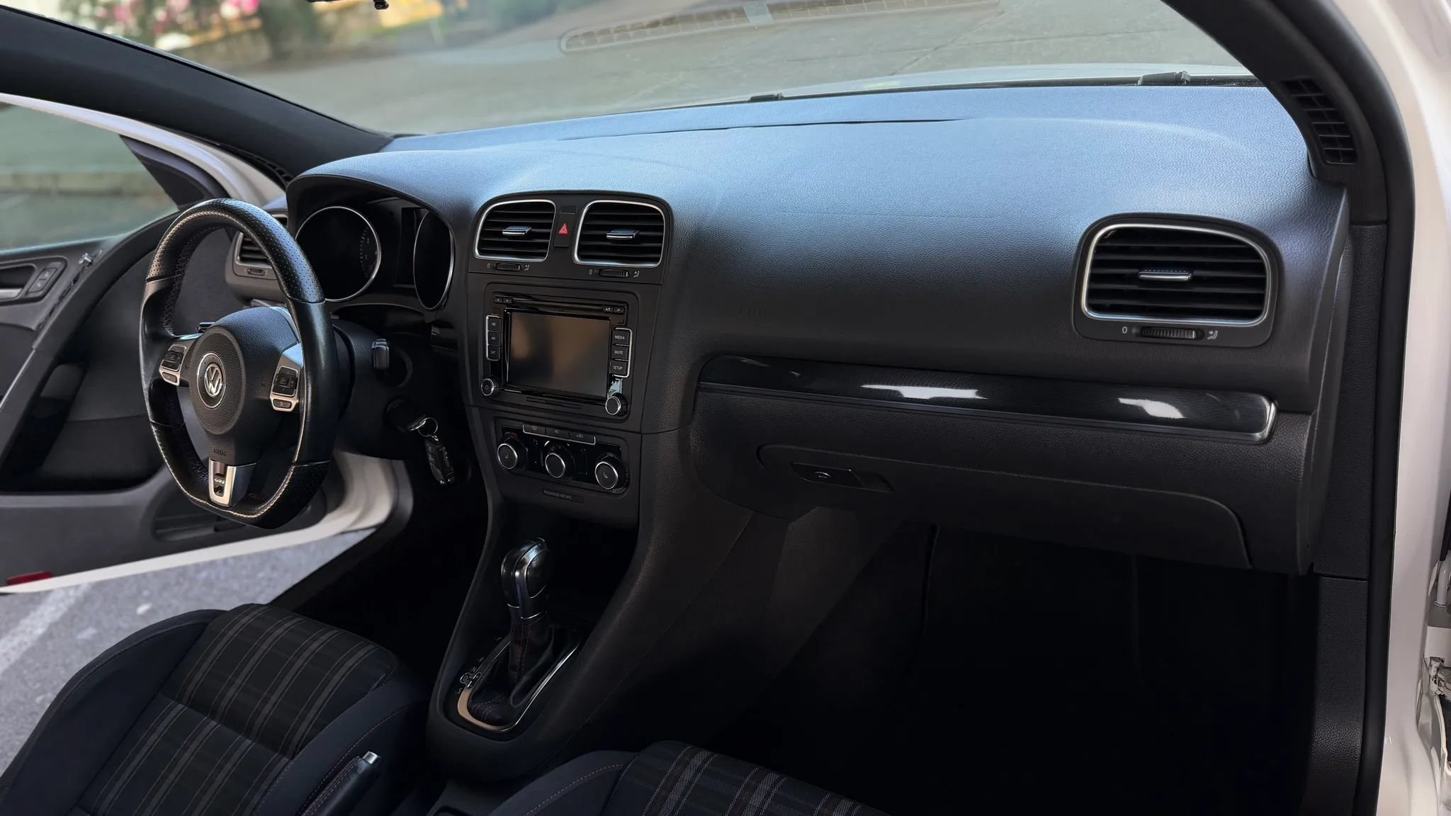 Used 2011 Volkswagen GTI 4-Door FWD image 52