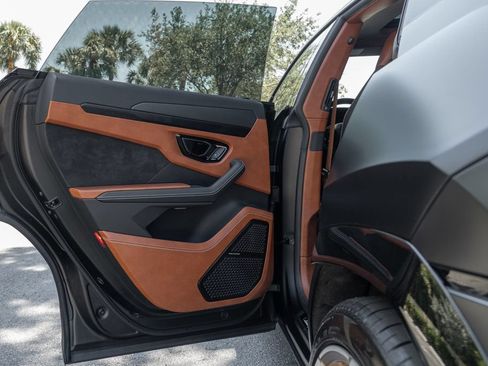 Used 2023 Lamborghini Urus S AWD/4WD image 32