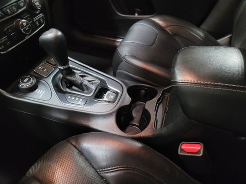 Used 2019 Jeep Cherokee Limited AWD/4WD image 26