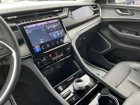 Used 2022 Jeep Grand Cherokee Limited 4xe image 31