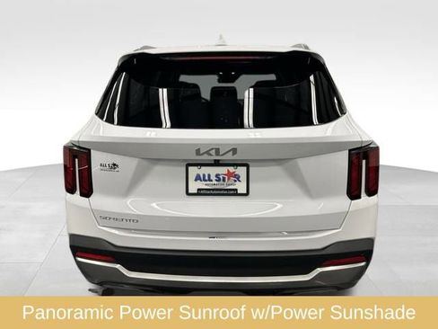 Used 2024 Kia Sorento S image 9