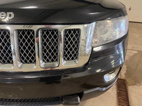 Used 2013 Jeep Grand Cherokee Overland AWD/4WD image 5