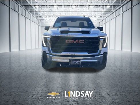 Used 2024 GMC Sierra 2500 Pro w/ Convenience Package image 3