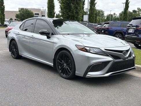 Used 2024 Toyota Camry XSE FWD image 3