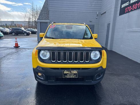 Used 2017 Jeep Renegade Latitude image 2