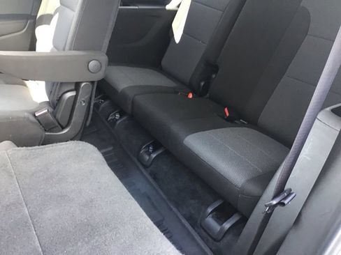 Used 2023 Chevrolet Traverse LT FWD image 15