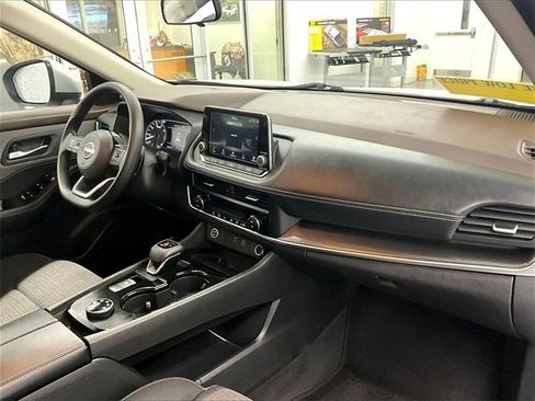 Used 2023 Nissan Rogue SV image 14
