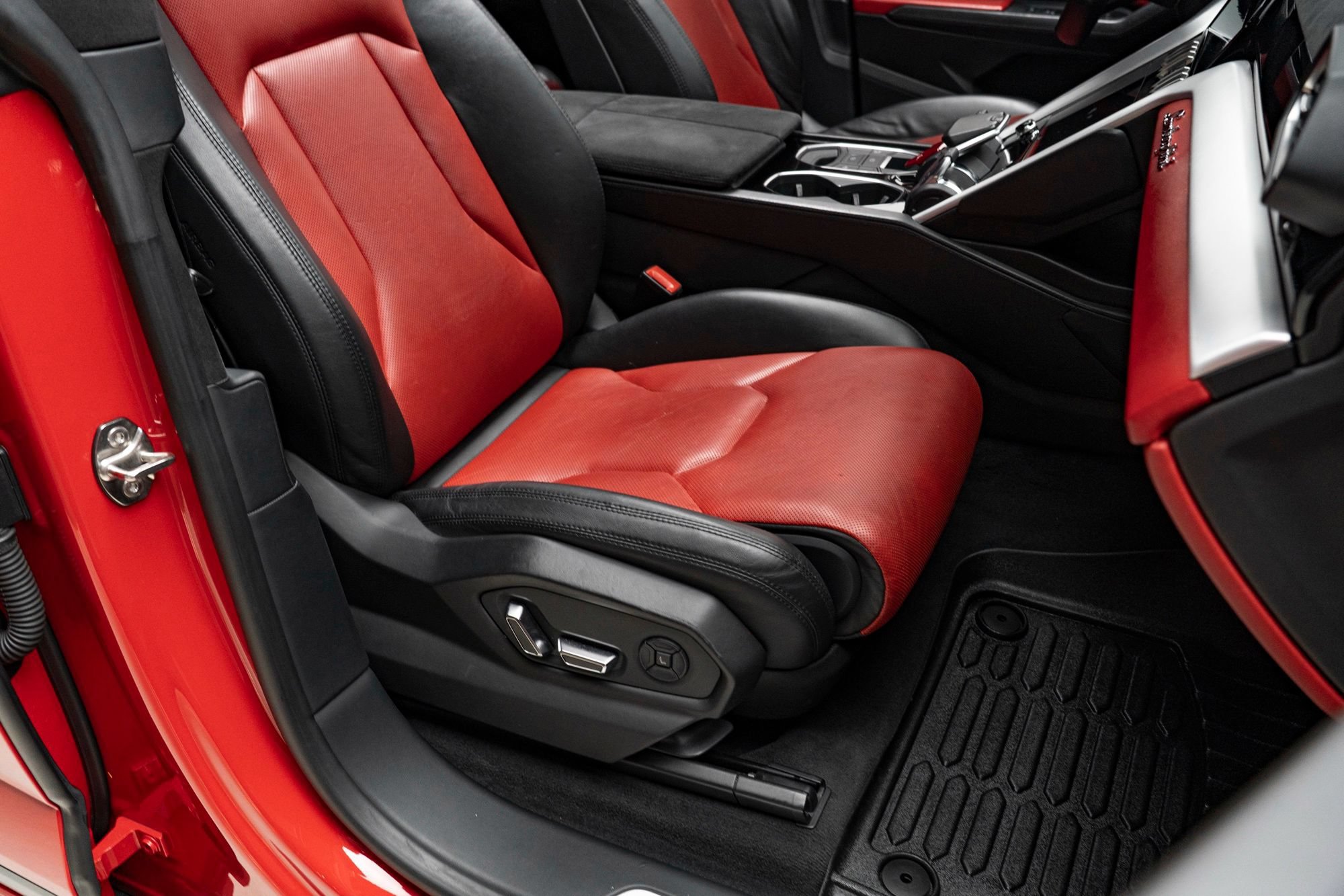 Used 2020 Lamborghini Urus AWD/4WD image 56