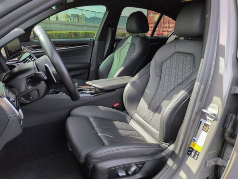 Used 2021 BMW 540i xDrive w/ M Sport Package image 16