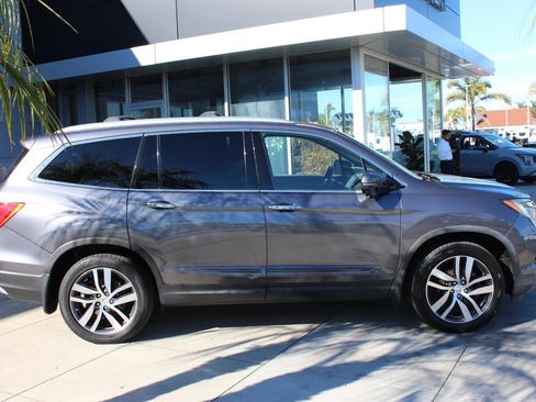 Used 2017 Honda Pilot Touring image 11