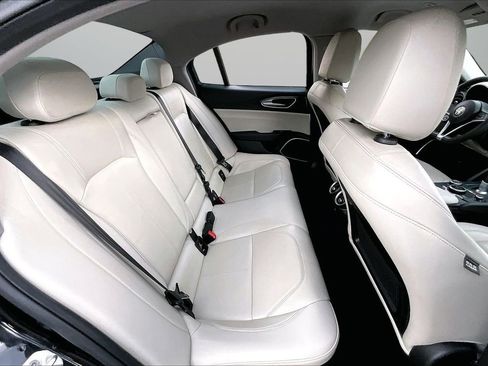 Used 2019 Alfa Romeo Giulia RWD image 23