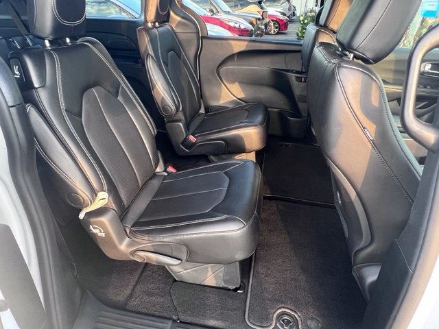 Used 2026 Chrysler Pacifica Select FWD image 12