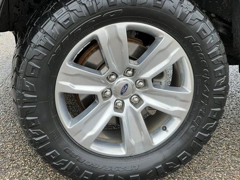 Used 2018 Ford F150 Platinum w/ Equipment Group 701A Luxury image 13