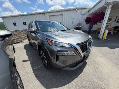 Used 2023 Nissan Rogue SV AWD/4WD image 6