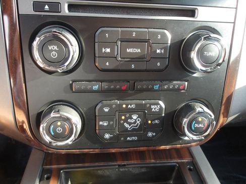 Used 2017 Ford Expedition Platinum image 25