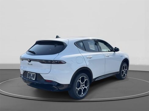New 2025 Alfa Romeo Tonale w/ Premium Package image 6