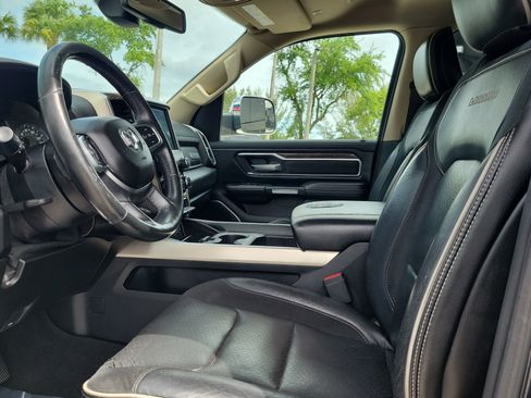 Used 2019 RAM 1500 Laramie AWD/4WD image 11