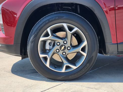 Used 2025 Chevrolet Trax LT FWD image 14