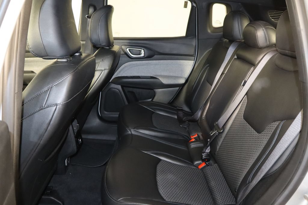 Used 2024 Jeep Compass Latitude AWD/4WD image 17