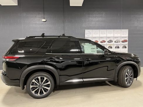 New 2026 Nissan Pathfinder Platinum w/ Cargo Package AWD/4WD image 7